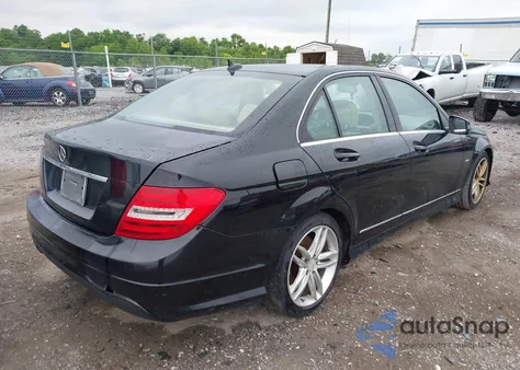 2012 Mercedes-Benz C 250 Luxury/Sport z USA, uszkodzony, nr VIN WDDGF4HB2CR223687